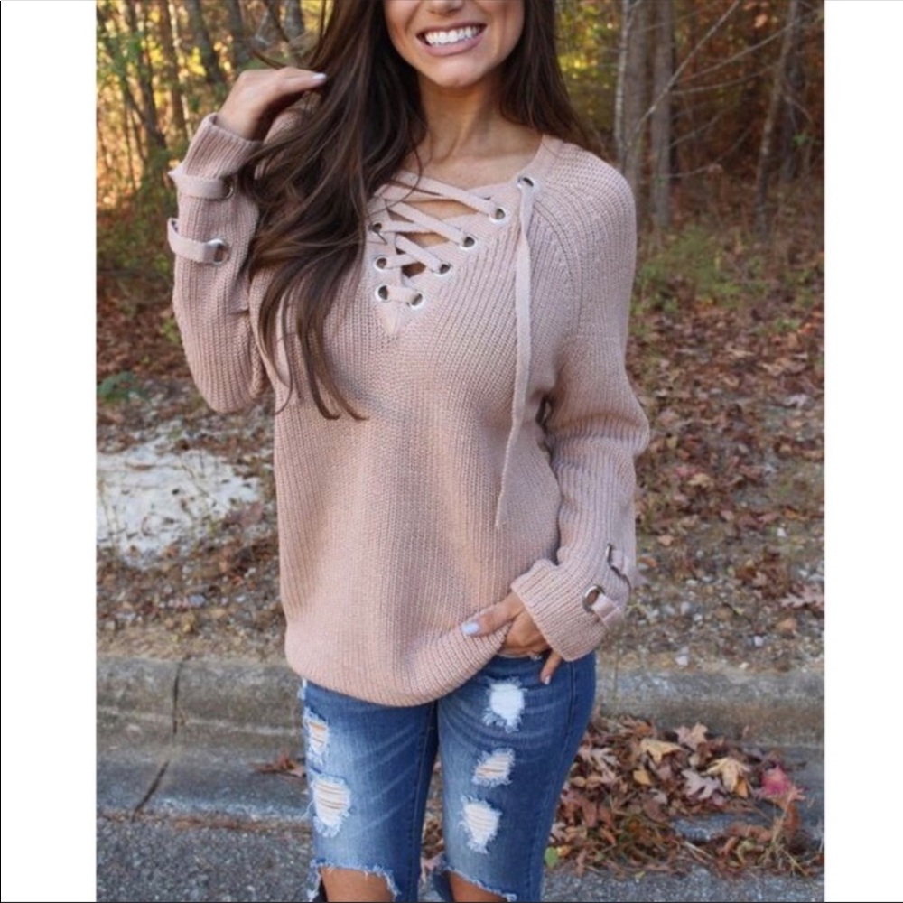 NWT✨LAST ONE✨Lace-Up V-Neck Sweater